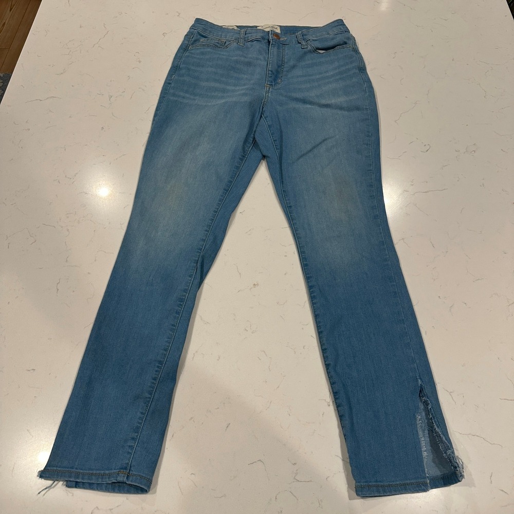 Universal Thread High Rise Skinny Jeans Light Wash Side Slit Hem Size 6 28R